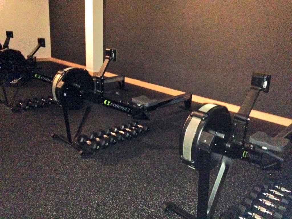 KarlaOnTV's tweet image. Oh, rowing machine. 5 lbs later we meet again. 😁 @ROWStudios #get2work #darnholidays