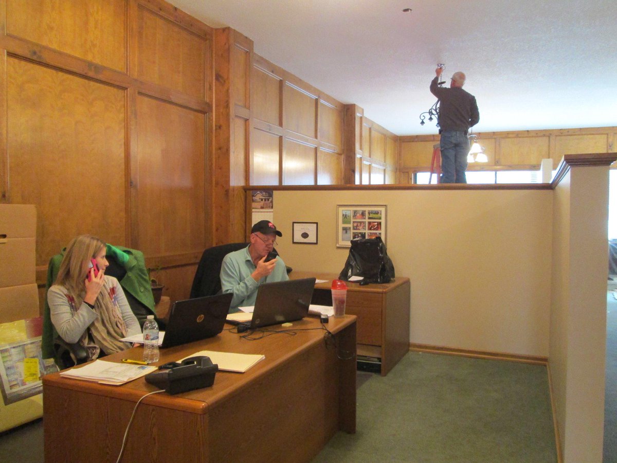 EkHomes's tweet photo. The remodel is bring the Ek Family closer. http://t.co/GhCb55ygpX