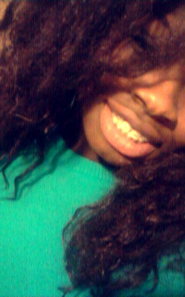 DeborahDebs48's tweet photo. Faut bien souffrir dans la vie, mais gardons le sourire 😁 http://t.co/2DCHX7Qd0n