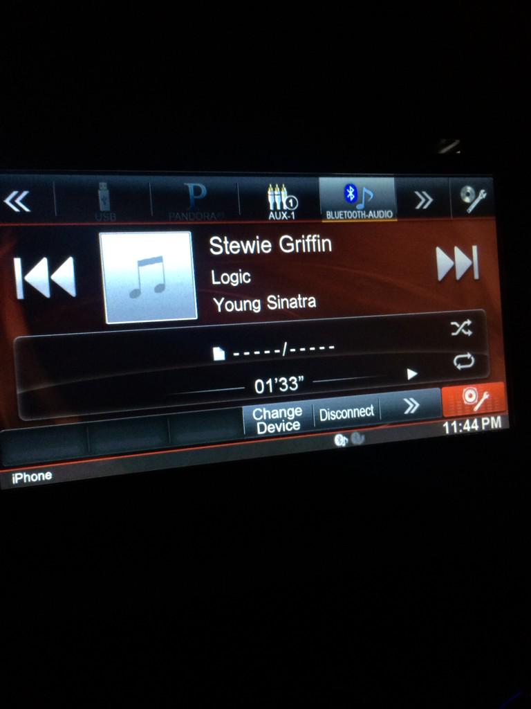 B_rad_yeezy's tweet photo. Looking to sell my head unit! Hit me up ! Don't need her anymore ! http://t.co/WYvE89gJ1V