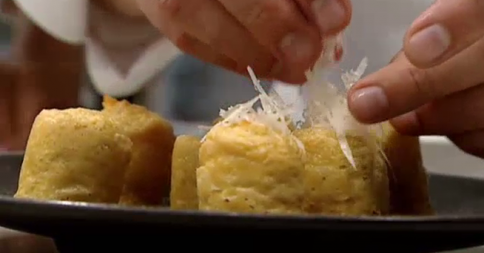TapasyBarras's tweet photo. .@ChefMSandoval prepara souffle de queso curado en el 'Echaurren' http://t.co/Qd6ZC2SBMz http://t.co/iDMzdneUGv