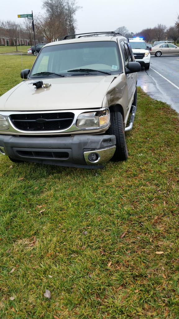 JosephHall26's tweet photo. Just got in an accident, no one was hurt but what was really sad was the polices response time http://t.co/lVwEzDM4Yn