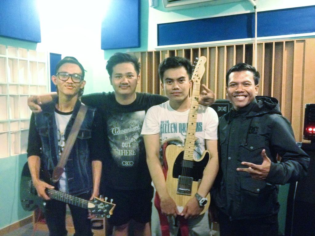 Reuni sama band lama. Cc: <a href="/RPOofficial/">Rolly Polly Olly</a>
