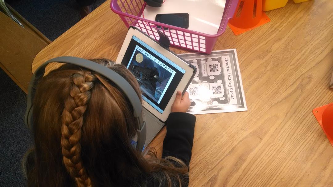 ksteedtech's tweet image. Kinders QR reader to get to listening center tracks #edtechcontest @ millcreekel #teacherspayteachers