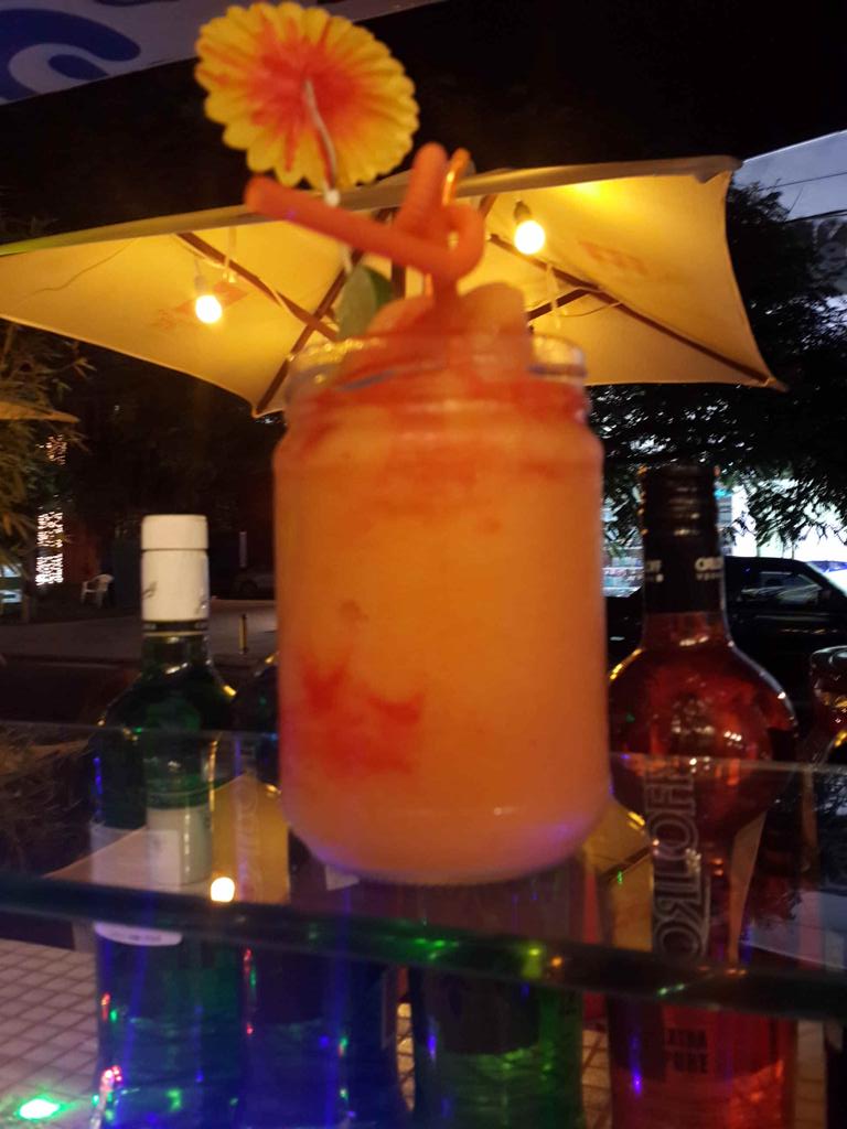 Yellowbar2014's tweet image. Ya conoces #yellowbar? Te esperamos a partir de las 19 hs. Senador Long esq. España. 0982 412206