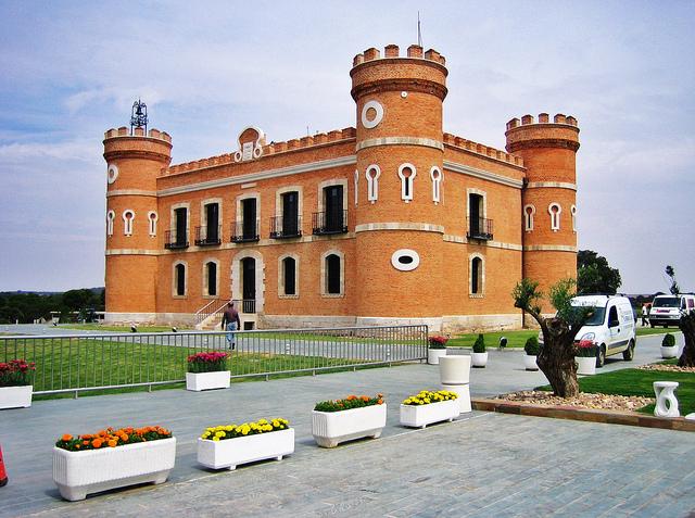 2 entornos incomparables; #Granada y <a href="/MonteLaReinaes/">Monte La Reina</a> unidos en #AGranadaVino. Plenitud, aroma y color <a href="/VinodeToro/">D.O. Toro</a>.