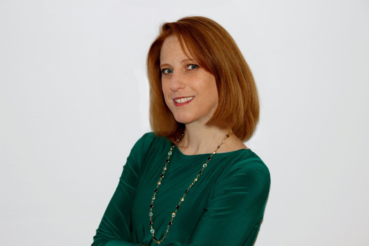 AU_SPA's tweet photo. .@ValerieSimon, SPA/BA '94, leads in her field as a top marketing exec. #SPA80for80 #4ScoreSPA http://t.co/eQ7hfg9uGM http://t.co/F6xFzzW4GB