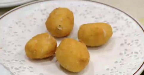TapasyBarras's tweet photo. Las míticas croquetas del 'Echaurren' http://t.co/wcEhbWx4k4 http://t.co/ygTuwPpqpk