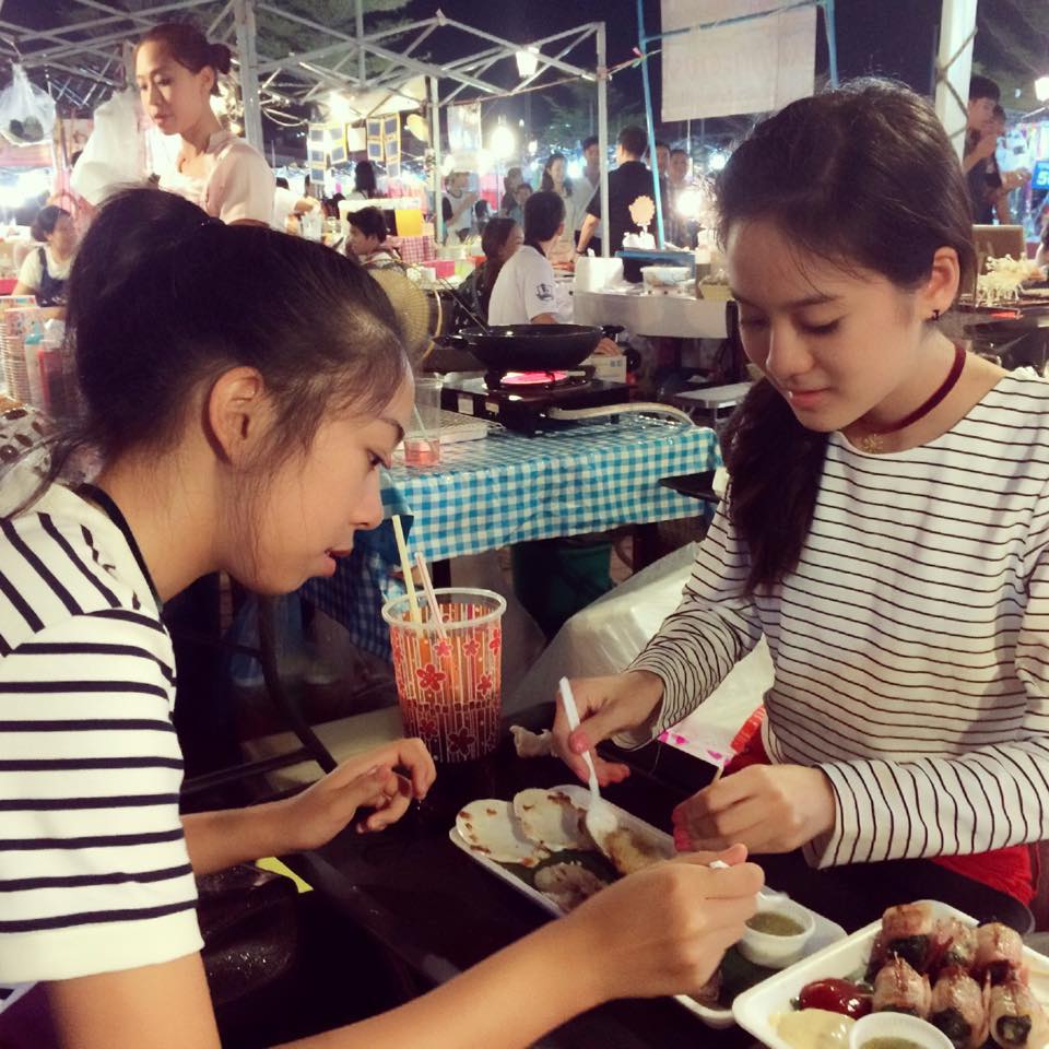 jan_thetrainer's tweet photo. เซ็นทรัลพระราม 9 ยาวมาถึง ตลาดนัดรถไฟ กินทุกที่ที่มีอาหารครัชช http://t.co/VY5bVOYIF0