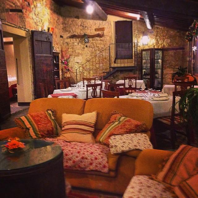 RestChiostro's tweet photo. Restyling invernale... #ristorante #osteria #wine #tuscany #Natale http://t.co/xR7Riuyymy