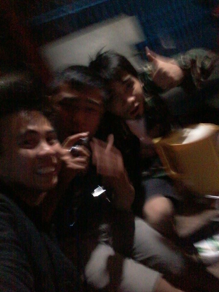 carlotudio10's tweet photo. wasted night with my best buddies.. :) not sure how we got this photo.. haha..
#TyphoonRuby
#FiestaFunTime
#hangover http://t.co/T4mCkJoz8L
