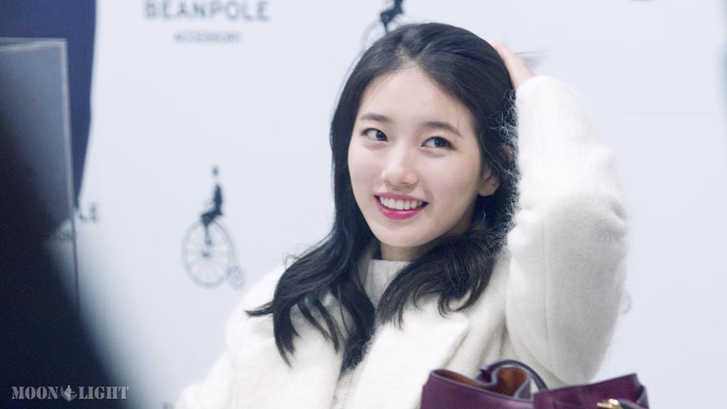 BaeSuz94_'s tweet photo. 141207 Beanpole Accessory Fansign Event http://t.co/7UuPsIHmEf