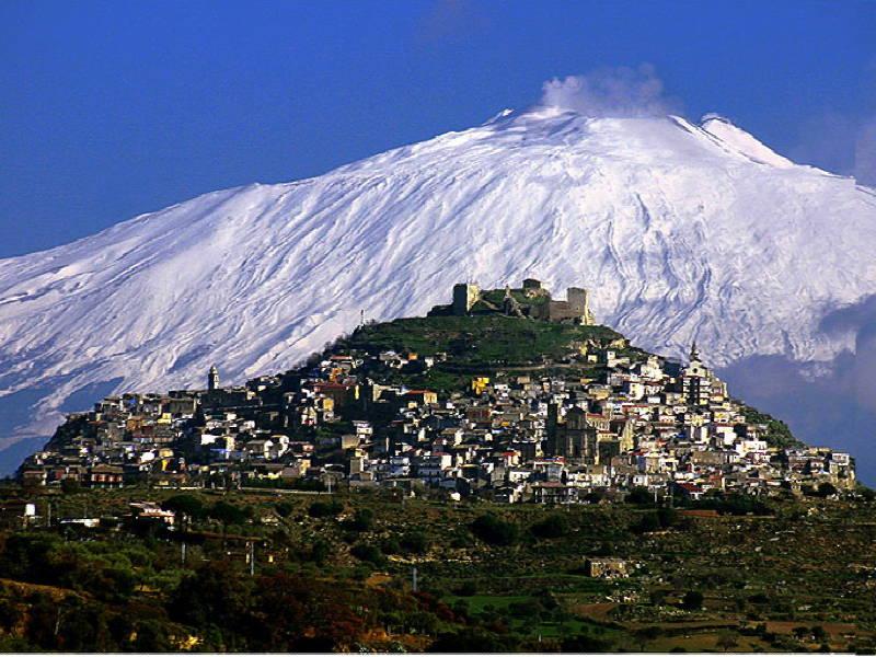 nawal1475's tweet photo. “@Livio_Sicily: Agira...Enna. Sicilia

#Agira #Enna #Etna #Sicilia http://t.co/bfDaZjfv4d”
Espectacular. El ETNA