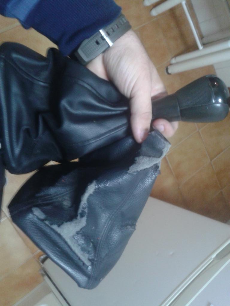 Photo_Motor's tweet photo. Funda de cambio Cordoba 6k2 (pelada por tiempo) por funda de Ford Escort (muy resistente al tiempo). #BricoConsejo http://t.co/o93HhFkHTz
