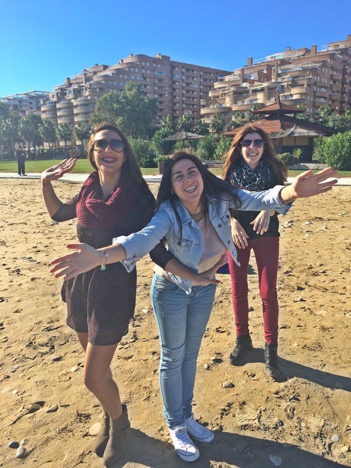 SaritaNavarro13's tweet photo. Gran puente junto a mis vecichumis!!! 😘😘😘 @laura_pascual_  @mirytiri http://t.co/nVbPBmWEQ7