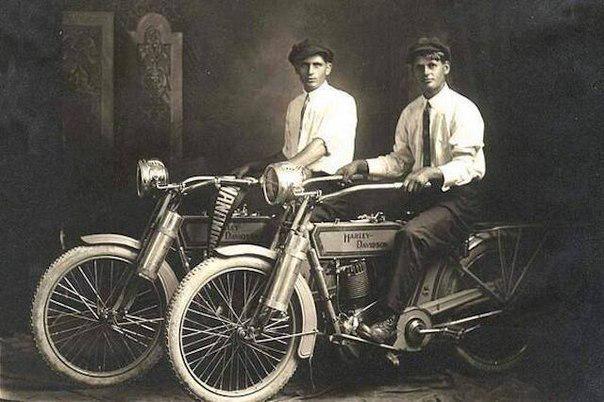 Forsag36's tweet image. Виллиам Харлей и Артур Дэвидсон. США. 1914 г.