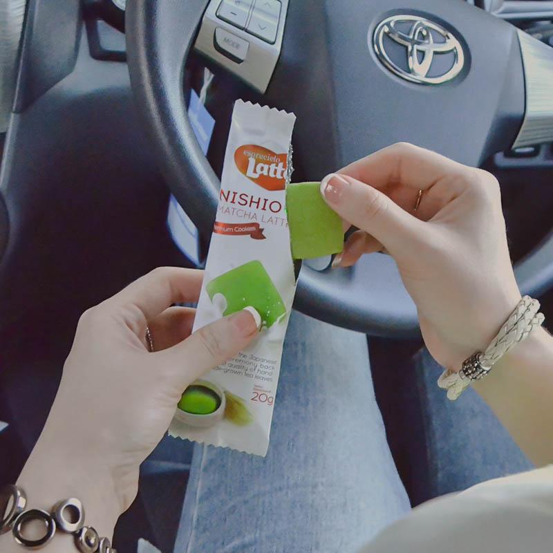 latteocookies's tweet photo. Perut lapar, tapi kena macet di jalan. beruntung ada @latteocookies. #simplecookies #instanthappiness http://t.co/qaRlfwcOJy