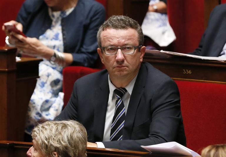 libe's tweet photo. Les députés «frondeurs» vont voter le budget rectificatif 2014 http://t.co/klzeaONqJN http://t.co/EepMC9KZUV