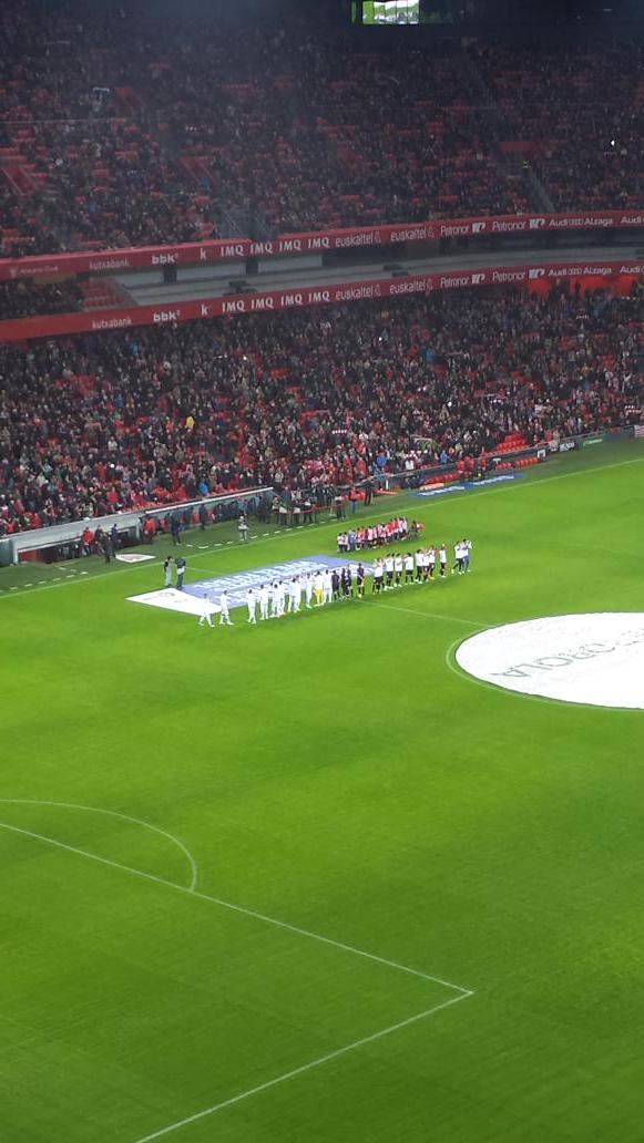 Antoniocarrasc6's tweet photo. Los momentos inolvidables son el mejor souvenir de un viaje😉 @esmeraldaa23 http://t.co/3ZOOnOy3gt