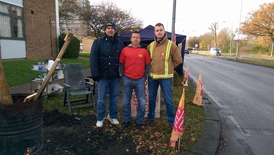 BasildonFireFBU's tweet image. #Essex Firefighters out on strike yet again, when will @Number10gov realise this is not acceptable! #pensiontheft