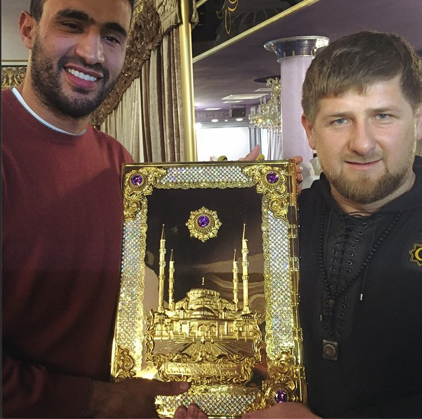 Слава кадырову. Бадр Хари и Рамзан Кадыров. Badr hari Кадыров. Бадр Хари и Рамзан Кадыров Криштиану. Кадыров-АВВАДОН.