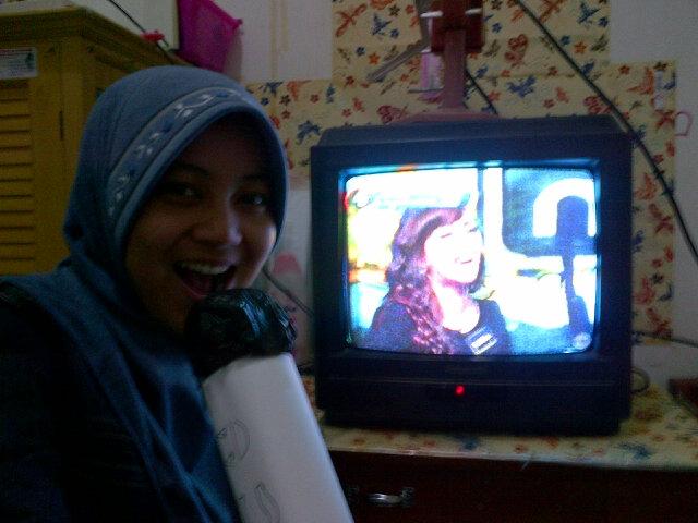 is_meMZ's tweet photo. Halau galau gays, let's watch berpacu dalam melodi, dijamin yg ada happy happy yeay... #NETMILIUNER_1 @netmediatama http://t.co/m6Haz1JQ5X