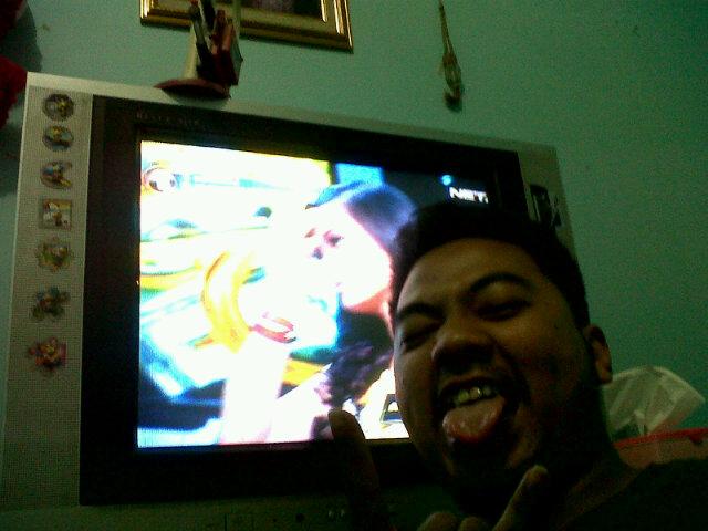 jali_yeni's tweet photo. #NETMiliuner_1 CLUE :D  Ngilangin setres kerja sing A song bareng @BDmelodi_NET. Di chanel masa kini @NETmediatama. http://t.co/A4MfmN1pvT