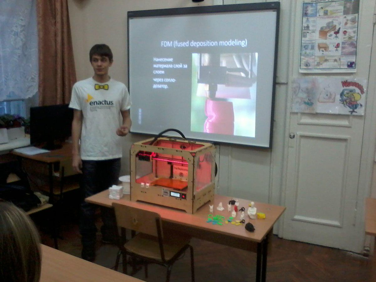 HackspaceTgn's tweet image. #HackSpace #ЮФУ Занимательную науку в массы! Провели  открытую лекцию о 3D-технологиях для школьников МАОУ СОШ №10.