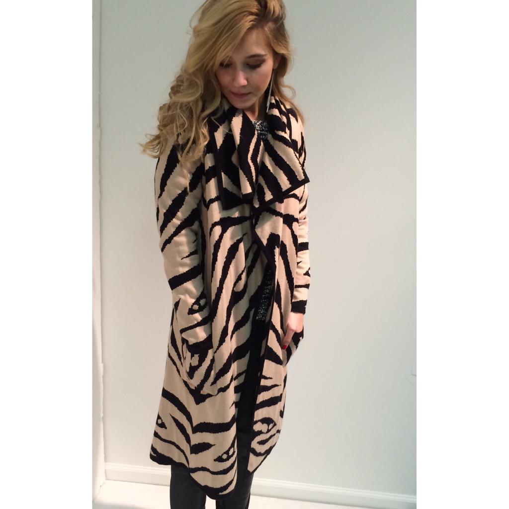 pinkytoposh's tweet image. The Zebra-Print Coatigan is back!!! Loving this @nyandcompany find. #nyco #statementcoat #fashion