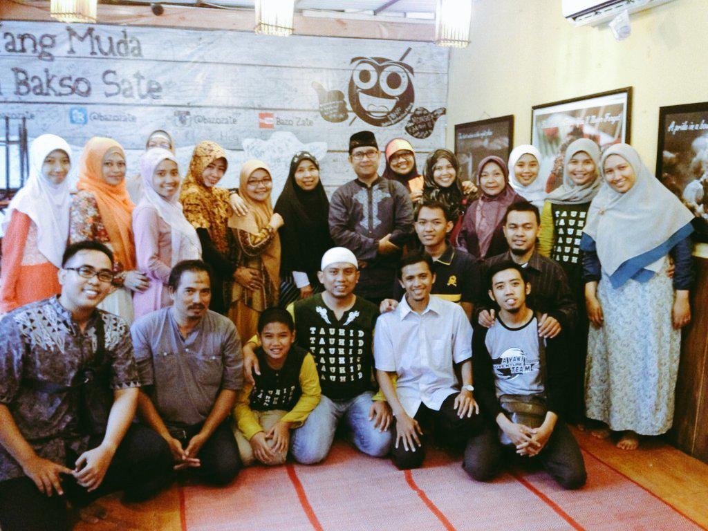 Alhamdulillah bisa taklim bareng keluarga besar <a href="/MSsuroboyo/">#MSsuroboyo </a> di outlet <a href="/bazozate/">Bakso Sate</a> , barakallahu :)