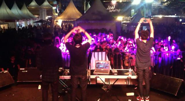 @Whiskeyhand_ vs @yuvifaey #JAKCLOTH2014 #HEYHOstage they are wearing <a href="/MOORAGEWEAR/">MOORAGE</a> &amp; <a href="/ingwie10/">INGWIE GLASSESWEAR </a> 🙌