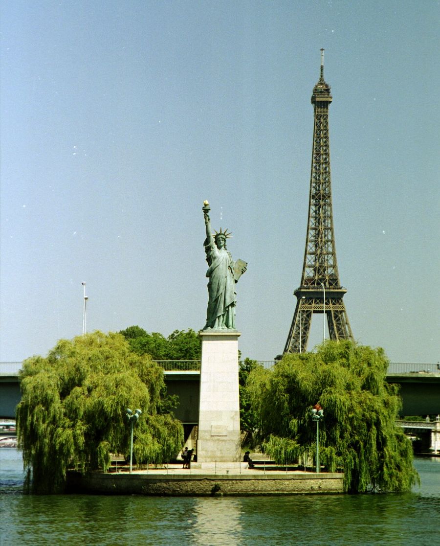 suggestme_com's tweet photo. Did you know there is a Statue of Liberty in #Paris that faces the Statue of Liberty in America? #CityoftheMonth http://t.co/R9w66JnTiN