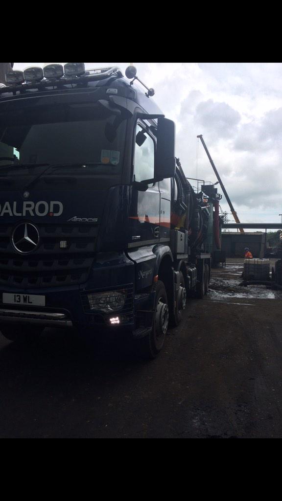 Danlane94's tweet photo. Back driving this beast for the day! #DALROD #Truckpics http://t.co/ZZBKAayXJl
