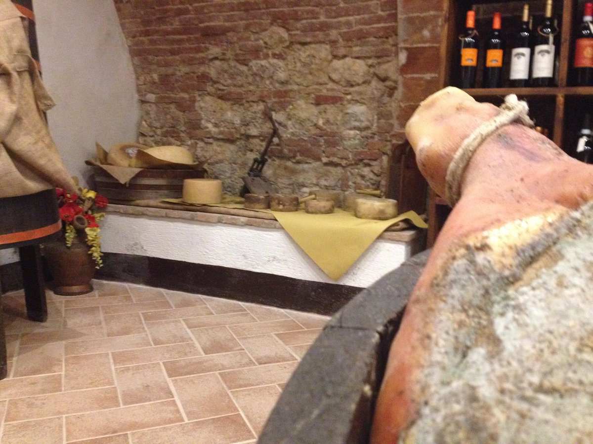 RestChiostro's tweet photo. La nostra Bottega!!! #ristorante #winebar #vino #tuscany #sarteano http://t.co/0rZmsBAwBG