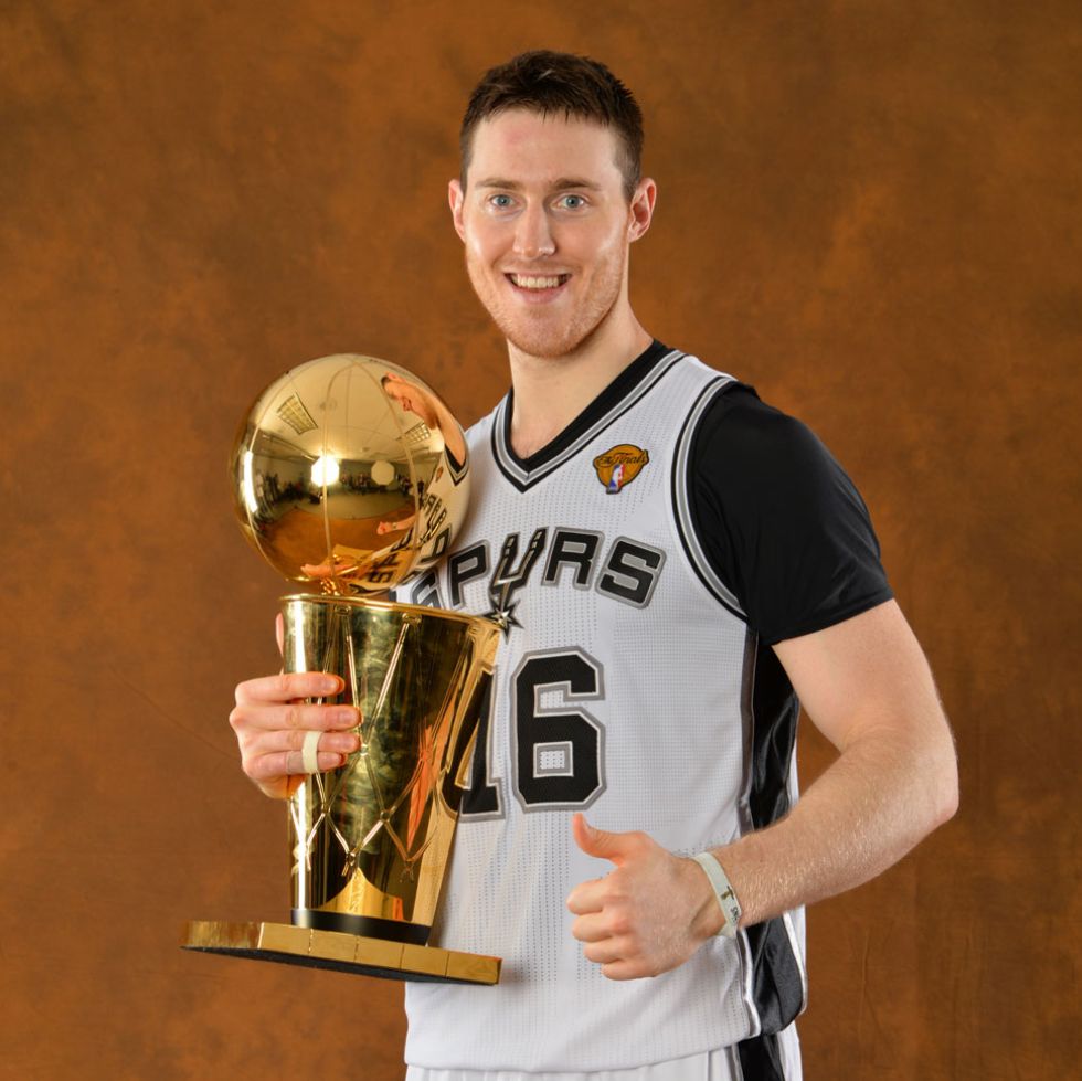  also says happy birthday to Aron Baynes! 
