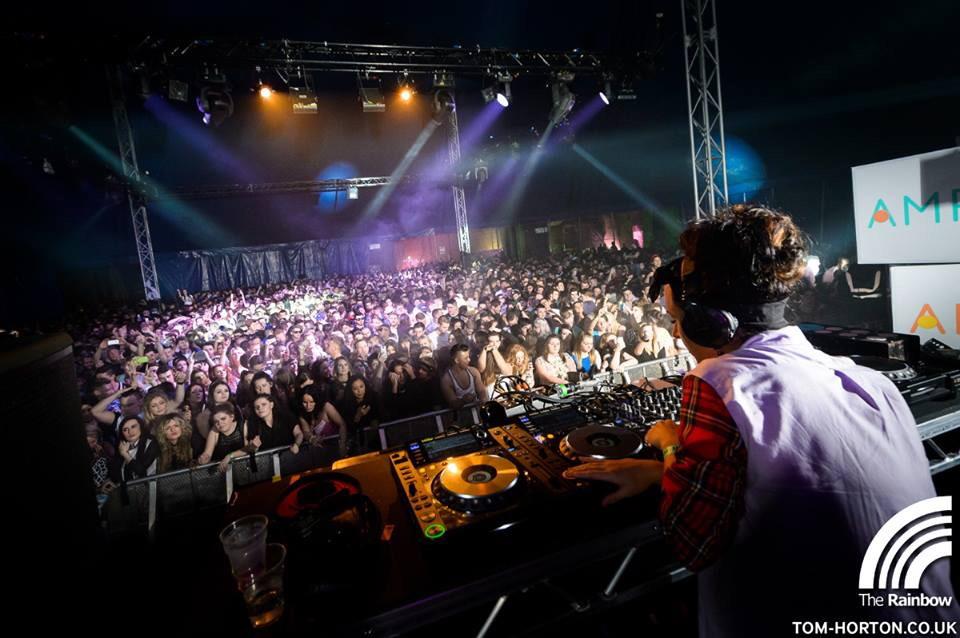 rainbowvenues's tweet photo. So excited that @hannah_wants is back on NYE! Rainbow family unite 🌈 http://t.co/gnSraHLUji