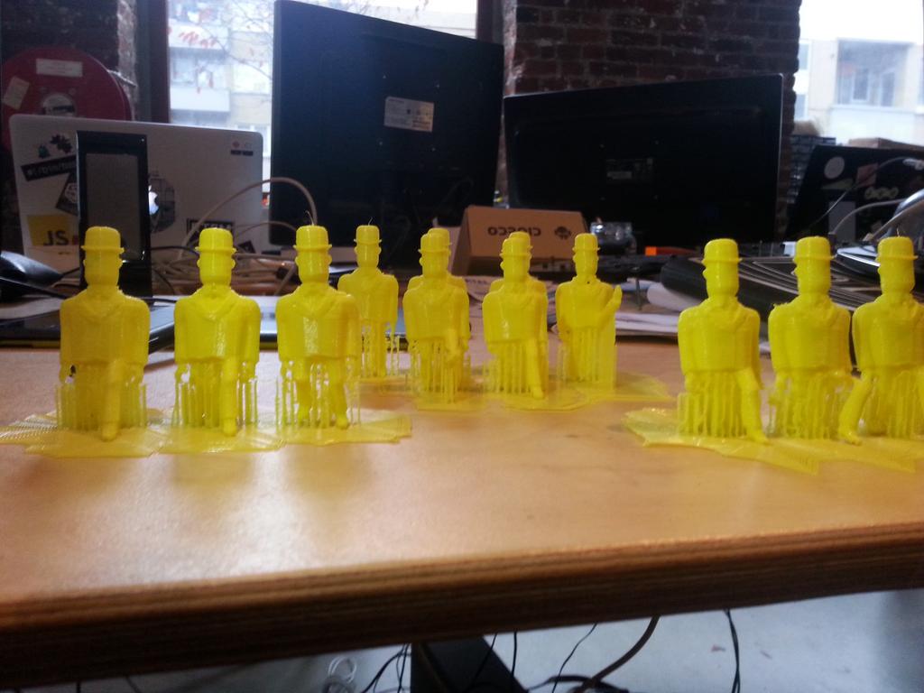 3kdLabs's tweet photo. Building our 3d printed army of Silly Walkers ! #3dprinting poke @JohnCleese http://t.co/OyGbesLCJ3