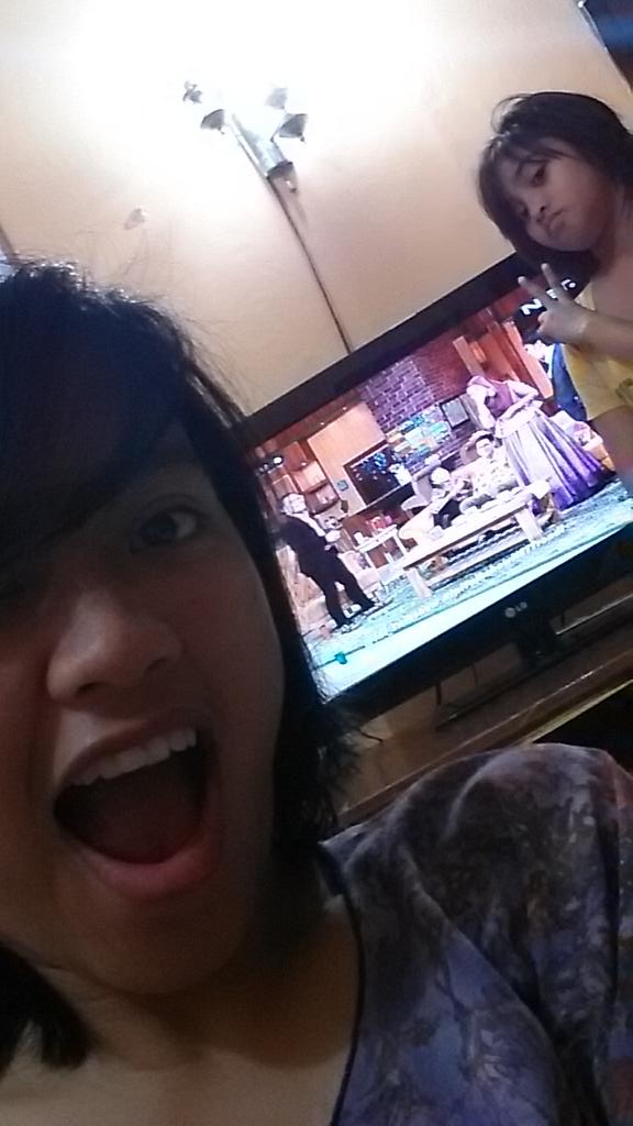 Real_RiaJacob's tweet photo. @Ini_Talkshow dian pelangi? Warna warnii dong..pastii hatinya warna warnii ya ktmu mas andre... 💕 ^_^ #NETMILIUNER_3 http://t.co/qZyjkOCsvZ
