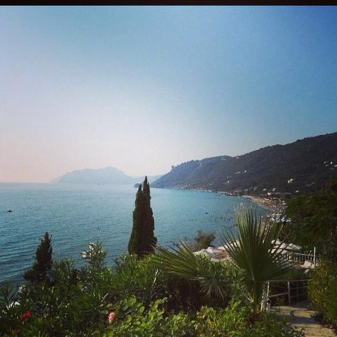 Its_Sarah_G_'s tweet photo. I need a holiday!!! #Greece#holiday http://t.co/rXDWw8unZY