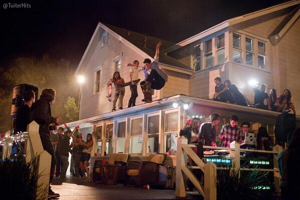 TuiterHits's tweet photo. RT Si también quieres una fiesta como la de Project X para este viernes http://t.co/ydGOi8p5YT