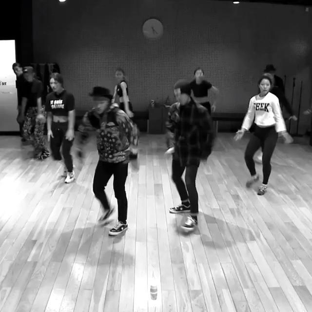 TeamBIGBANG's tweet photo. ambdxtss's video #GD #GDRAGON #지드래곤 #지디 wearing #insanegenius #logopatchbeanie #인세인지니어스 ... http://t.co/0Qnxg0TDzF http://t.co/02ZUuWD8Zy