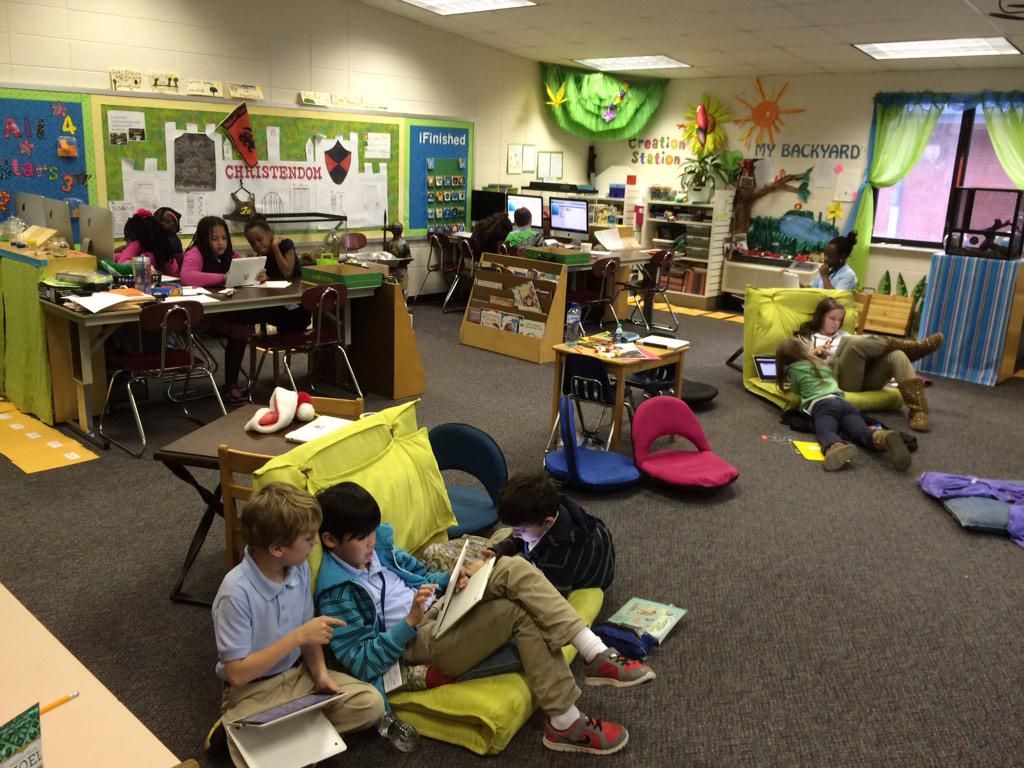 Aspinwall_TCE's tweet photo. Room full of coding 4th graders! #hourofcode #21stcenturylearners #collaborationiskeytosuccess http://t.co/jTiQPYUzaR