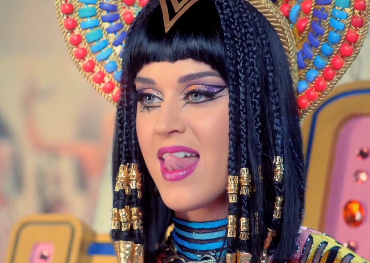 billboard's tweet photo. Congrats to @KatyPerry! “Dark Horse” is #1 on our year-end Streaming Songs chart: http://t.co/tPpHA3WFP1 http://t.co/UpscDOuNCK
