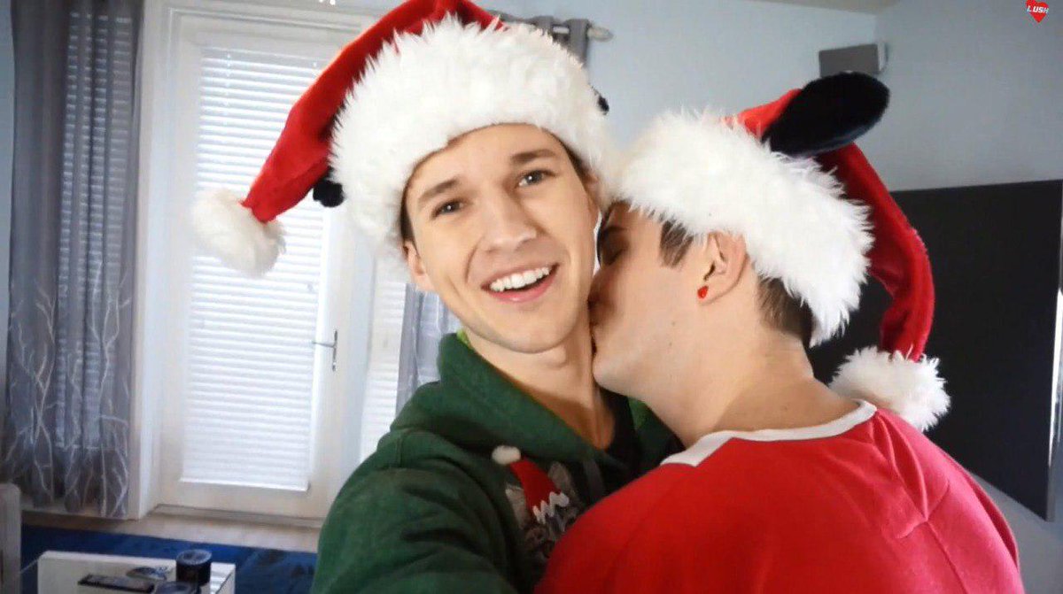 deadgrl6's tweet photo. @matthewlush @nickalaws #SubscribeToLush http://t.co/X1fXHaKdzP π
ππ¬ #Lushmas http://t.co/TnLYj388JO