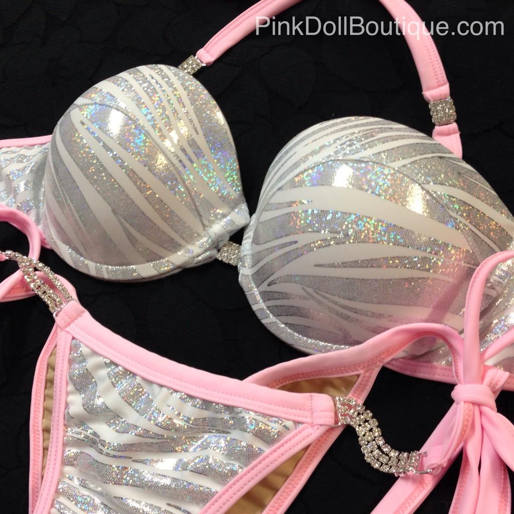 PinkDollSwim's tweet photo. Another custom bikini for #playboy model, burlesque performer and magician @ChloeLCrawford 🎀 http://t.co/0ltwIKoLsr