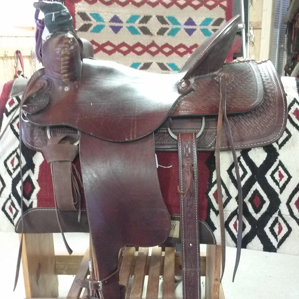 RaymoreTack's tweet image. 17" roping saddle
$375 and $45 for shipping