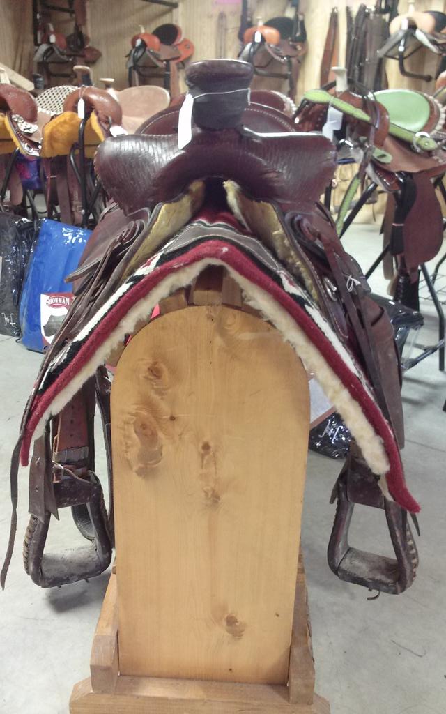 RaymoreTack's tweet image. 17" roping saddle
$375 and $45 for shipping