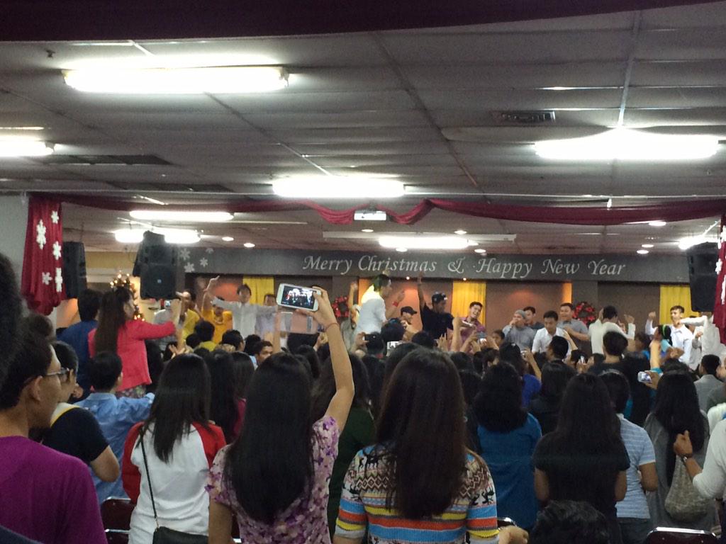 Lyfonz's tweet photo. Latihan terakhir ditutup dengan histeria peserta choir @TiberiasChoir #5000choir http://t.co/ksnDJYIOUy
