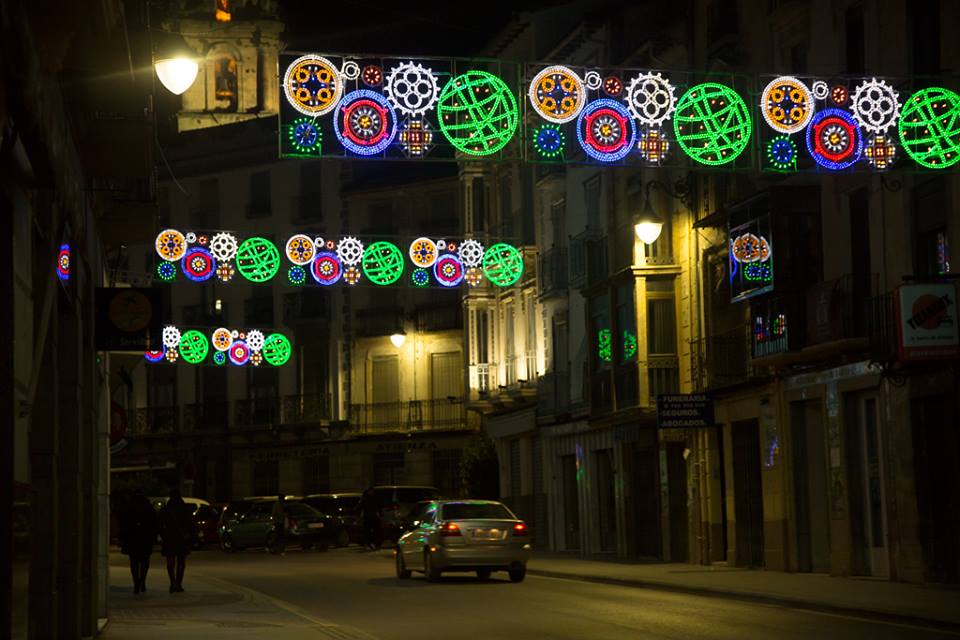 alcala_lareal's tweet photo. Ya es navidad en Alcalá la Real tras encenderse el alumbrado navideño esta semana. http://t.co/K42zg4iuu8