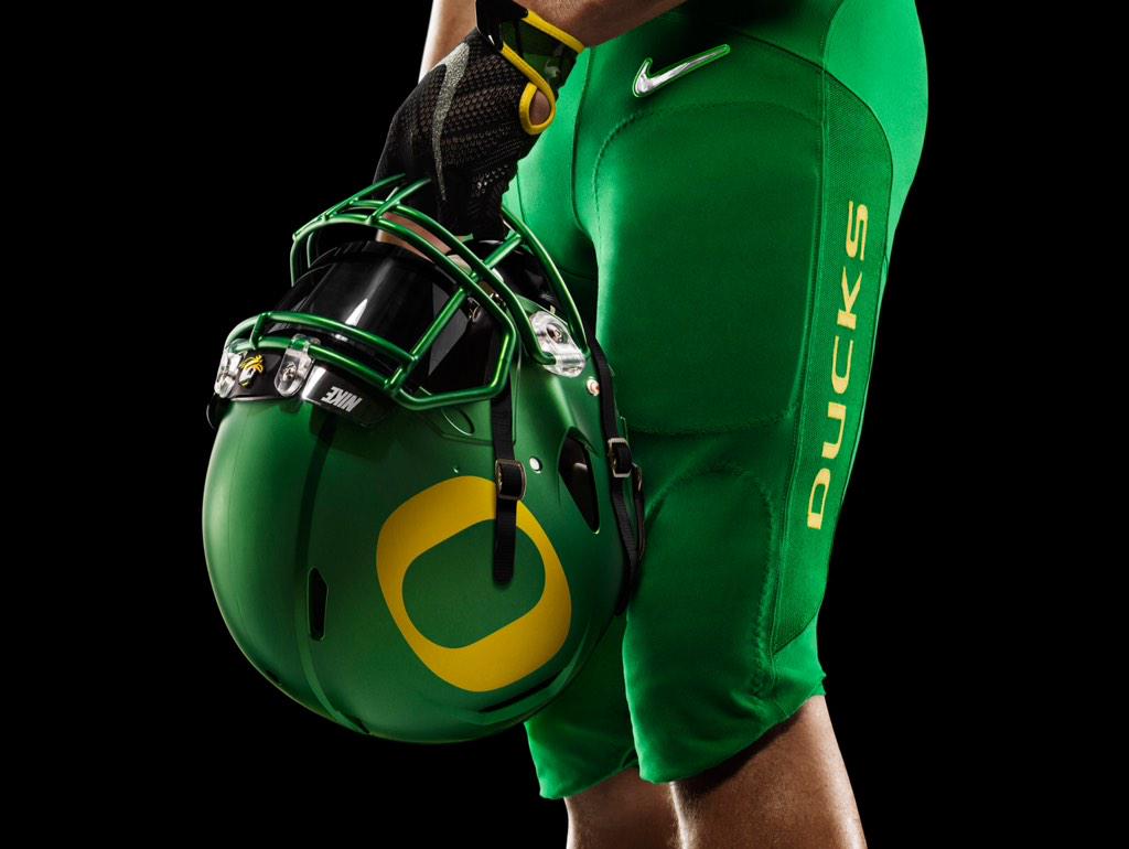 JayMeadors's tweet photo. "@WinTheDay: Rose Bowl uniform #GoDucks http://t.co/CukxYuq8fe" I was really born 20 years to soon #SupaTight #SupaHero #WheresMyCape